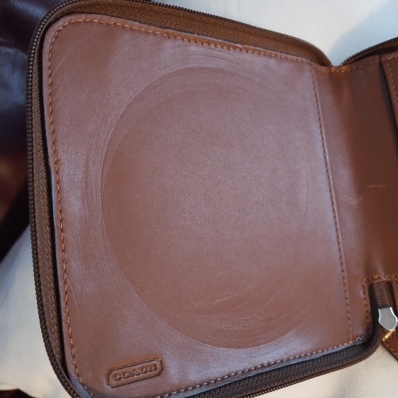 💿 Coach Case - Picture 5 of 12